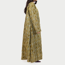 Load image into Gallery viewer, Velvet Bisht