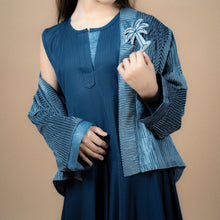 Load image into Gallery viewer, Reversible Palm Bisht Set - Kids
